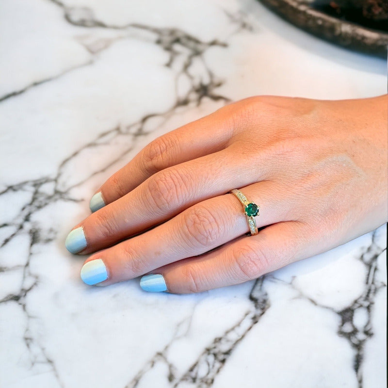 Anillo Compromiso Oro 18k Con Esmeralda Modelo Fénix Dama